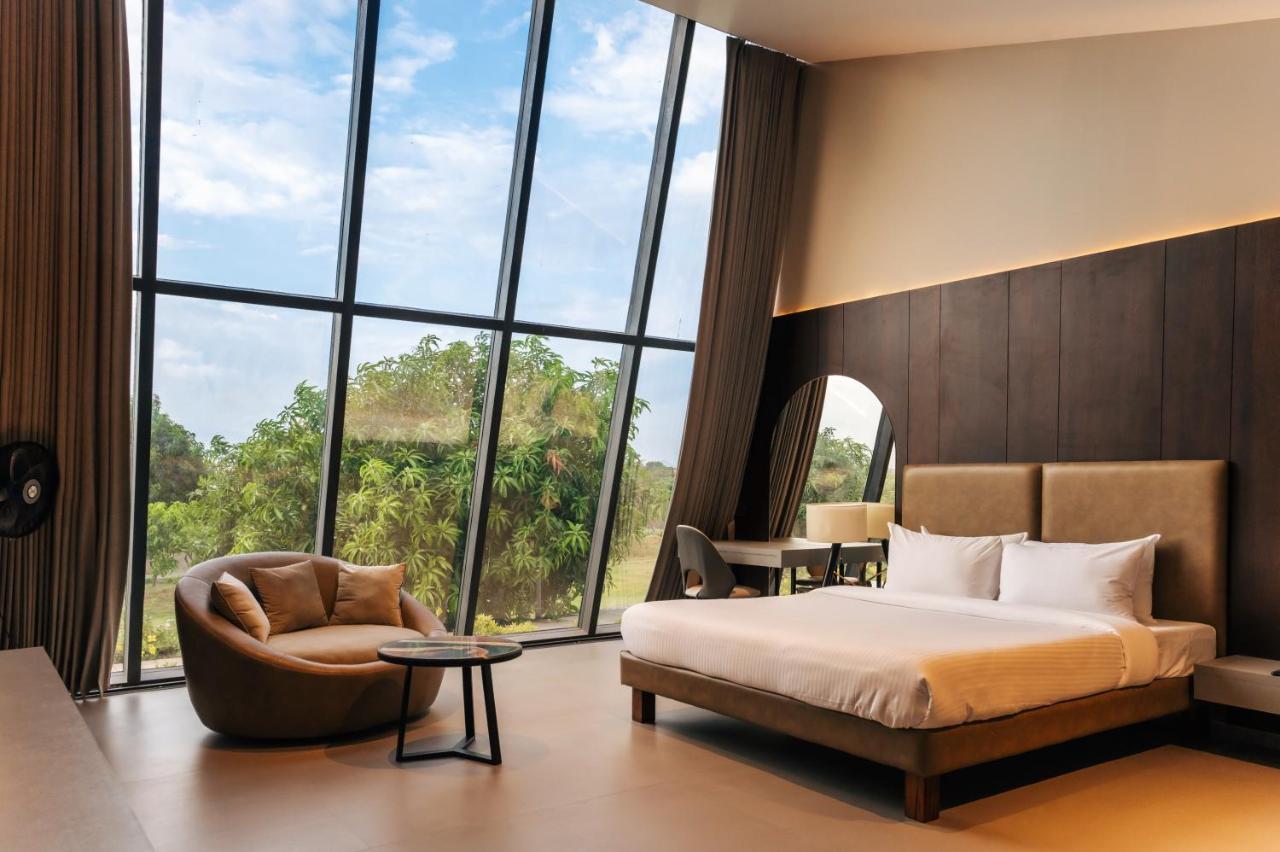 Beyond By Sula Hotel Nashik Exterior photo