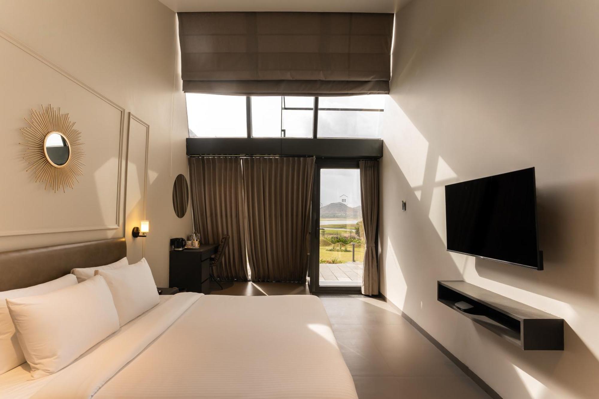 Beyond By Sula Hotel Nashik Exterior photo