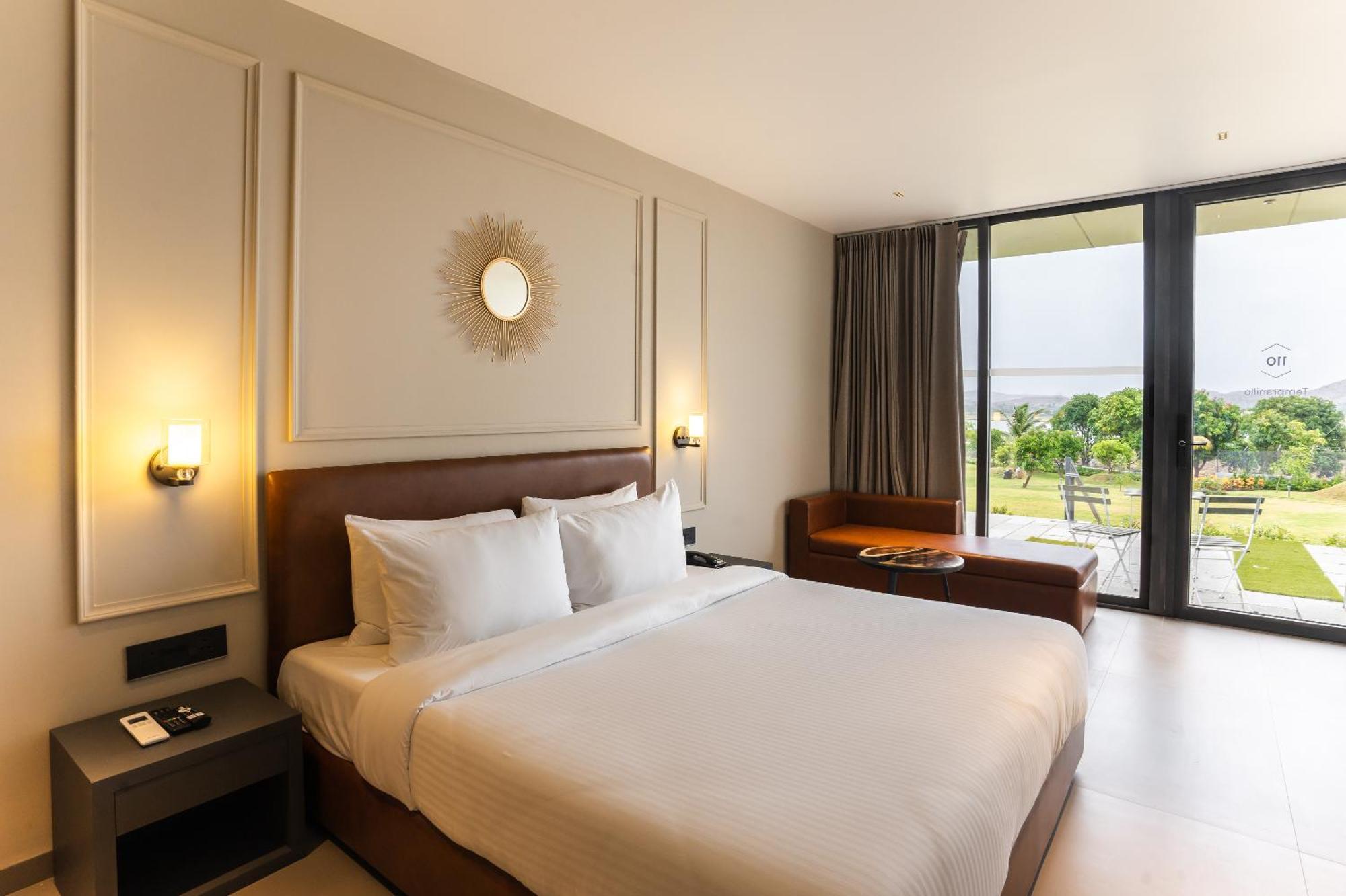 Beyond By Sula Hotel Nashik Exterior photo